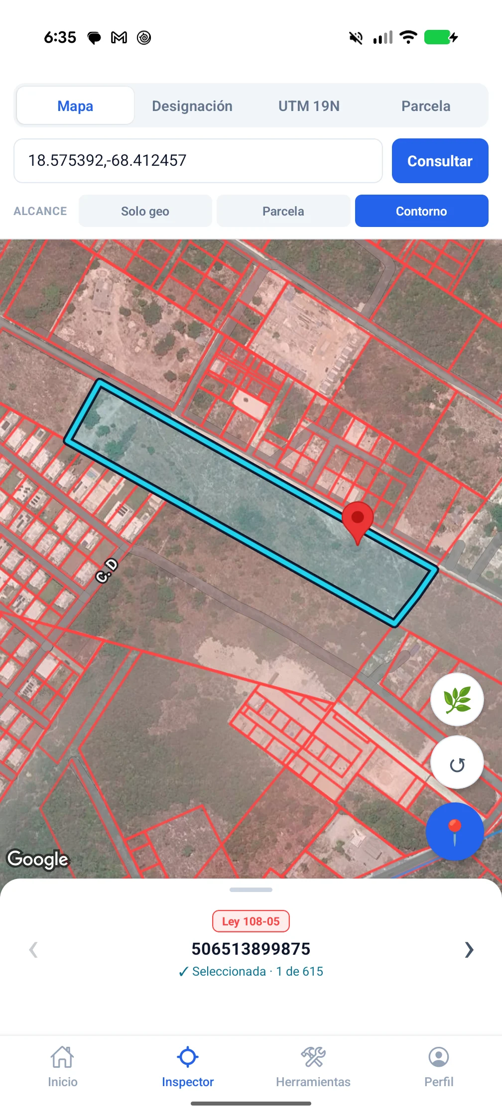 Captura real de TerrenoClick: parcela seleccionada en cian sobre el mapa satelital
